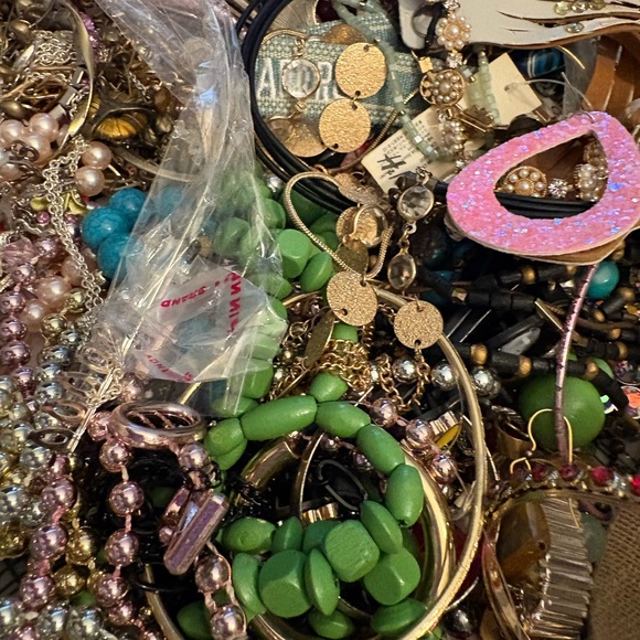 5lbs Assorted Craft Jewelry Broken and Damaged Bag 005 / 4lbs 14oz - Picture 3 of 9